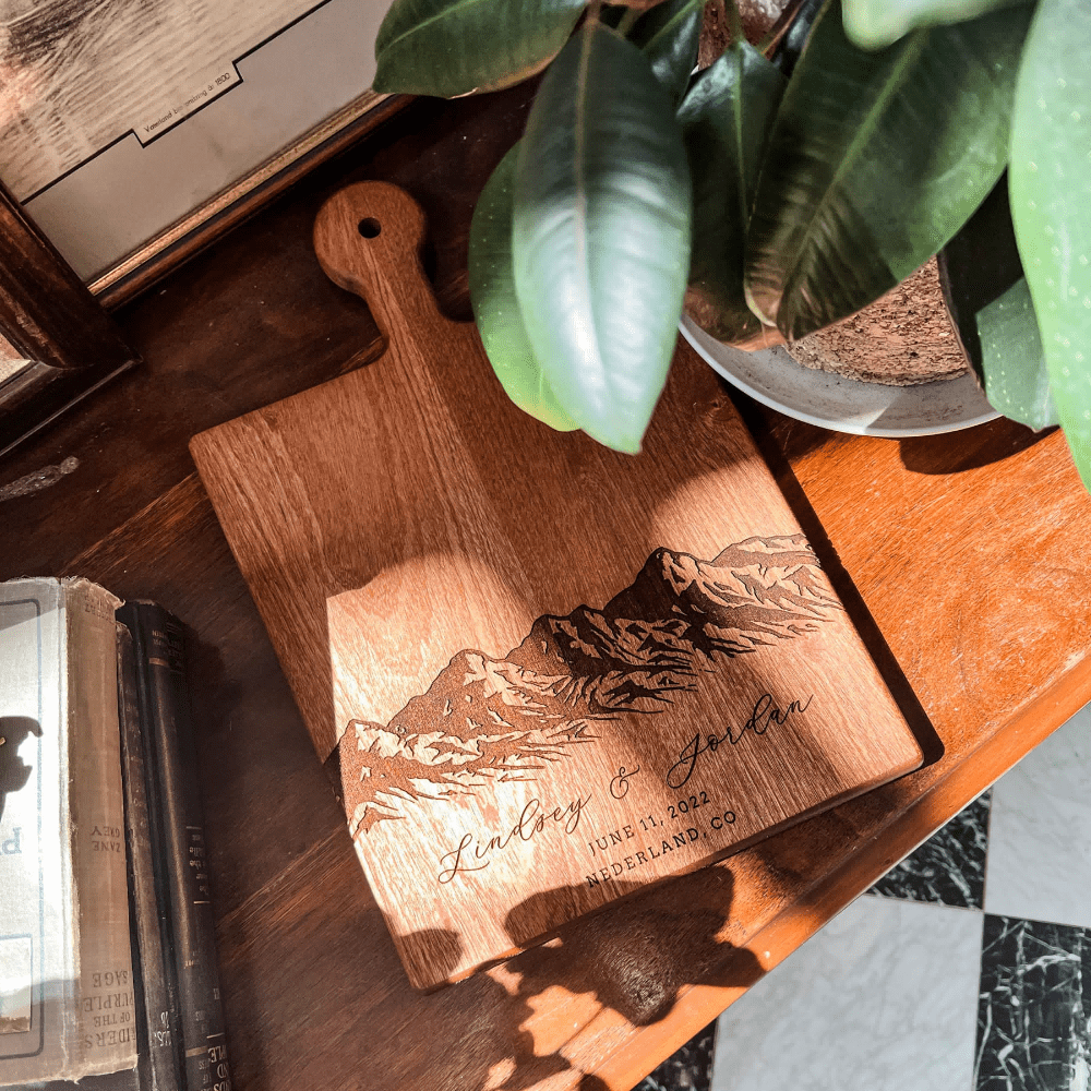 1pc Walnut Charcuterie Board Personalized\u002FCustomized\u002FMother's Day Gift\u002FWedding Gift\u002FGift for Couple\u002FAnniversary Gift\u002FHousewarming Gift\u002FEngagement Gift\u002FBridal Shower Gift