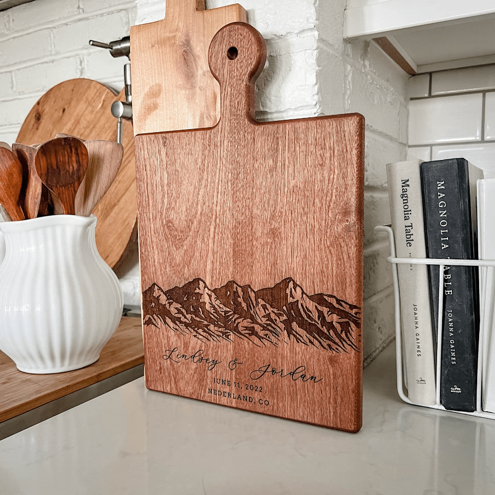 1pc Walnut Charcuterie Board Personalized\u002FCustomized\u002FMother's Day Gift\u002FWedding Gift\u002FGift for Couple\u002FAnniversary Gift\u002FHousewarming Gift\u002FEngagement Gift\u002FBridal Shower Gift